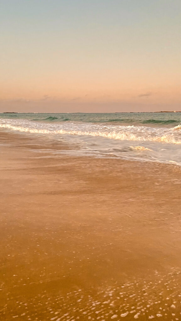 Mar e horizonte da praia